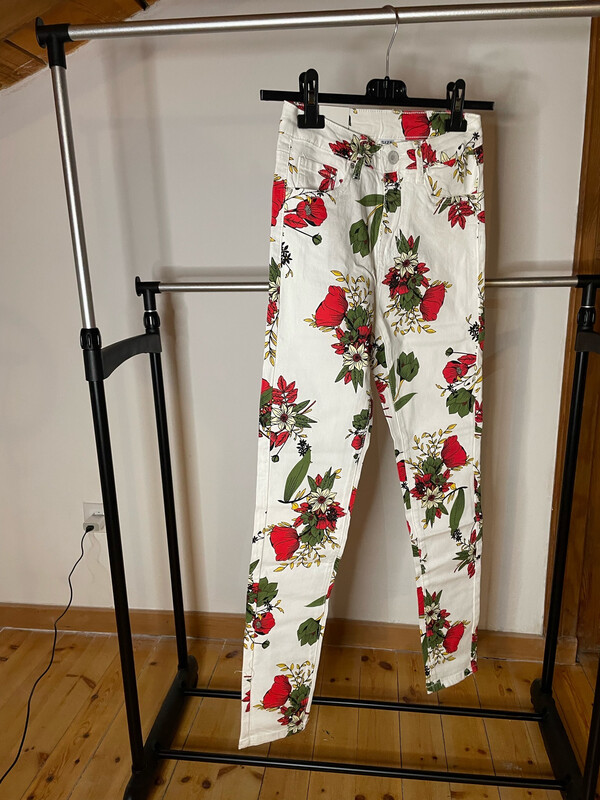 Pantalón blanco flores XS Pantalón blanco flores XS