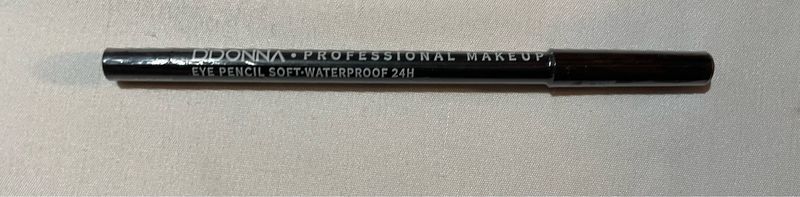 Lápiz de ojos negro