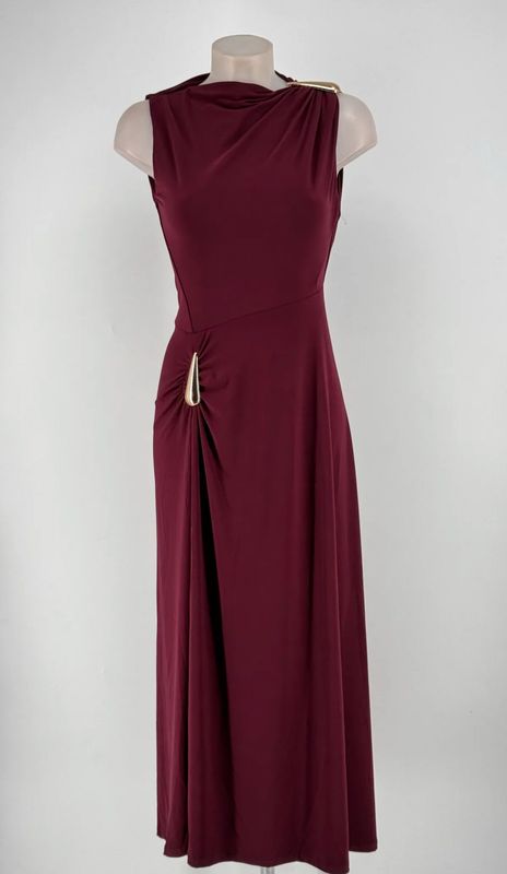 Vestido color burdeos