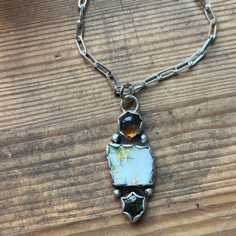 Opal/Tour China Necklace