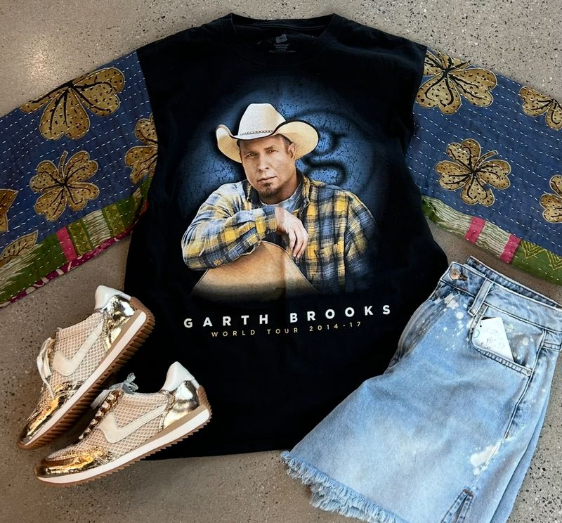 Garth Brooks Tee