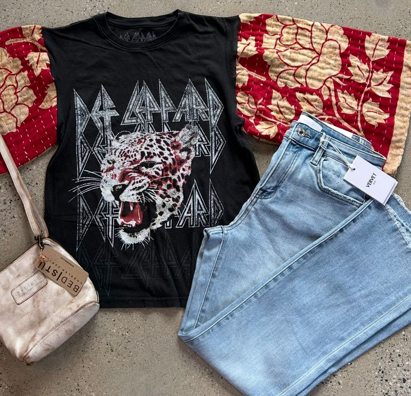 Cropped Def Leppard Tee-XS