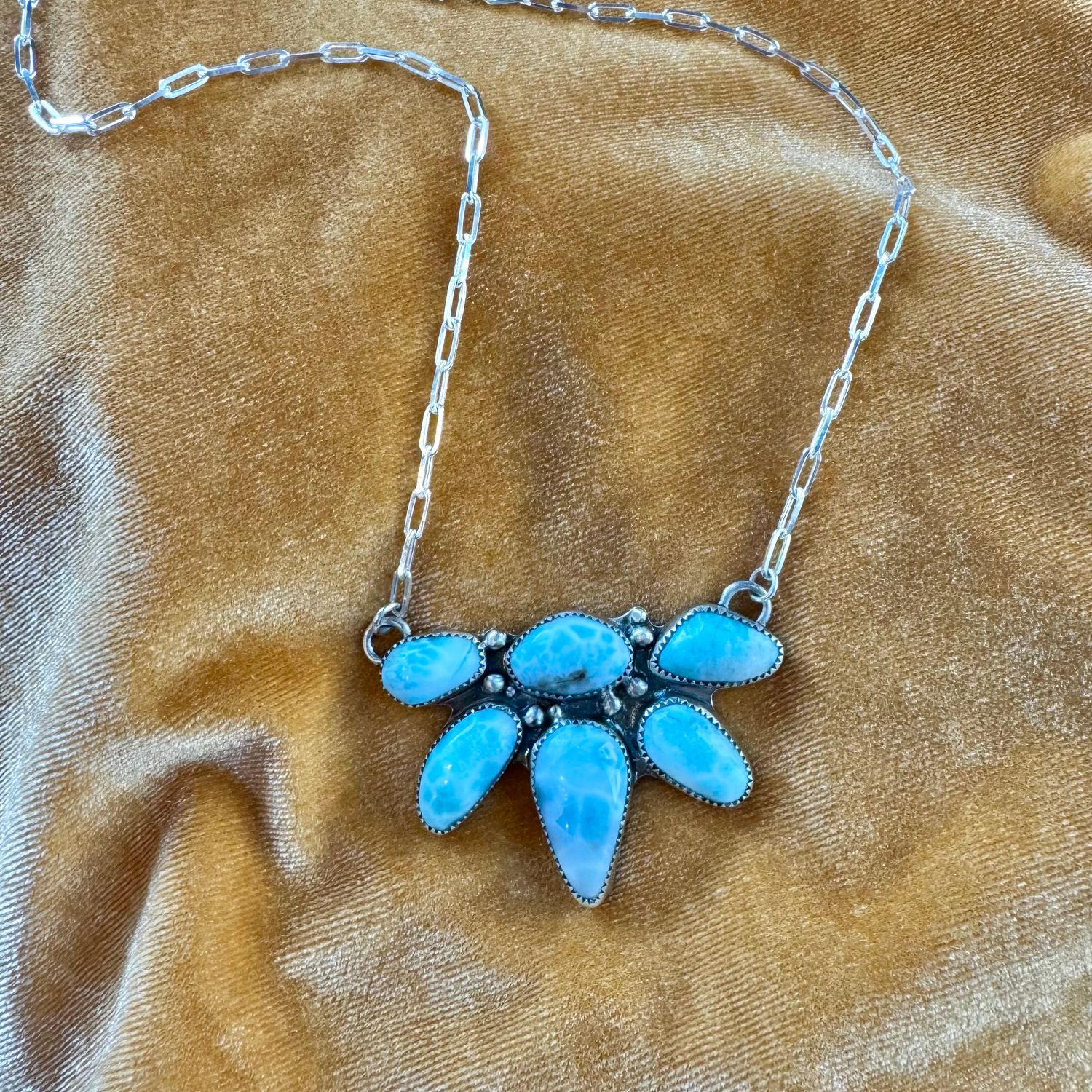 Larimar Flower 20in