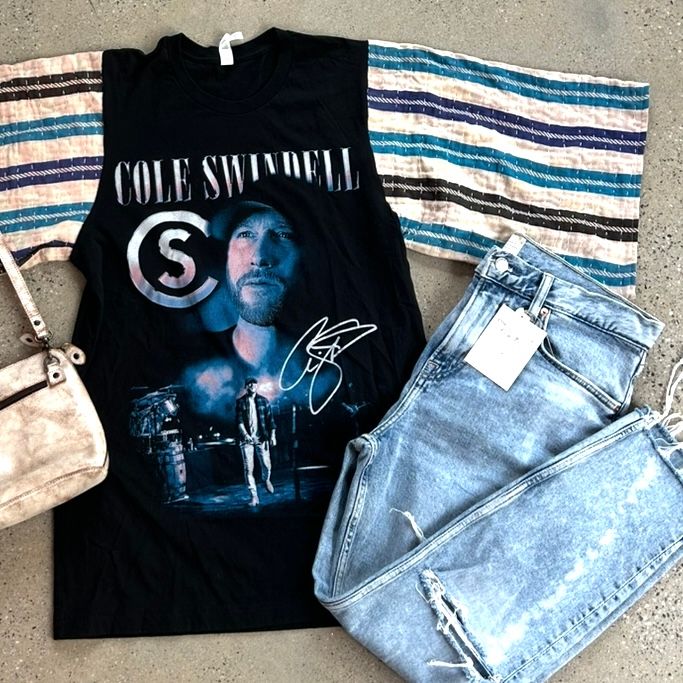 Cole Swindell Tee-Medium