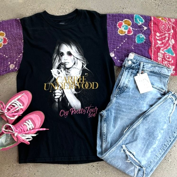 Carrie Underwood Tee-Medium