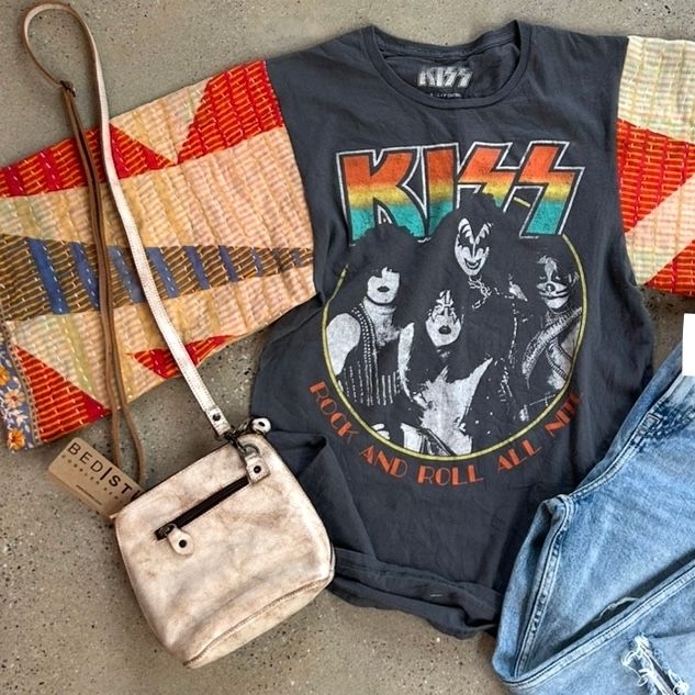 Kiss Tee-Small