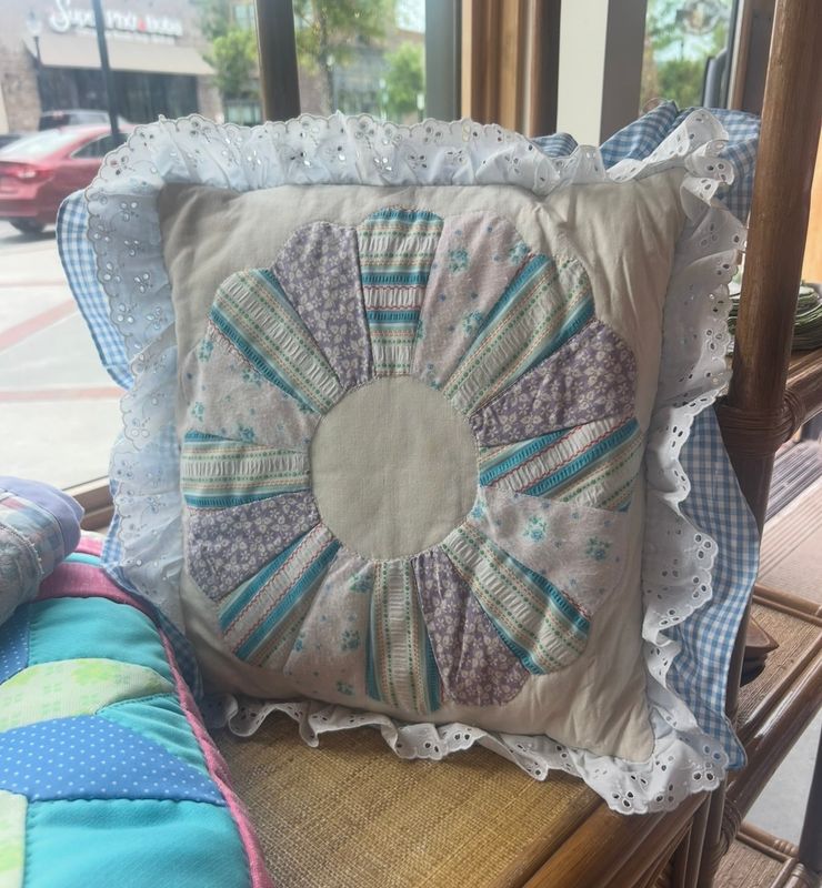 Dresden Plate Pillow B