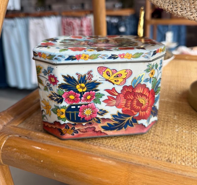 Vintage Daher Decor Ware Tin