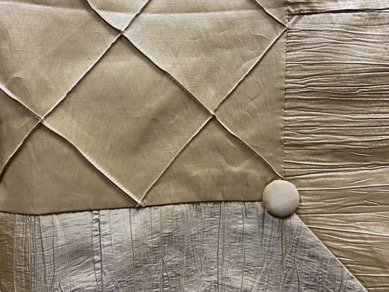 Diamond Cut Caramel Table Topper