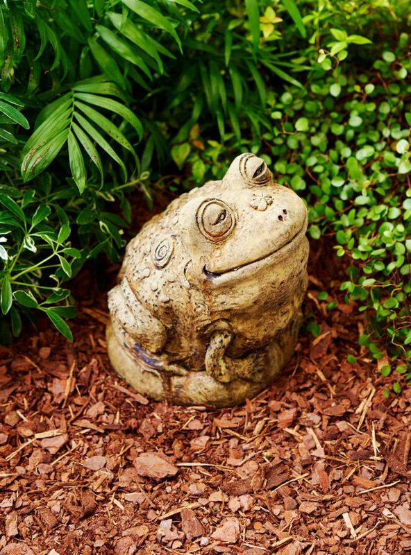 Frog with Fly - Garden Decor