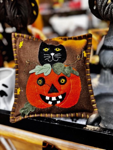 Black Cat/Jack-O-Lantern - Felt Pillow