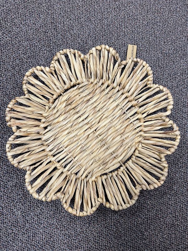 Flat Scalloped-Edge Basket