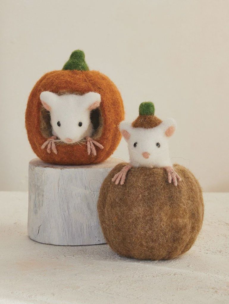 Faux Wool Felt Pumpkin with Mouse