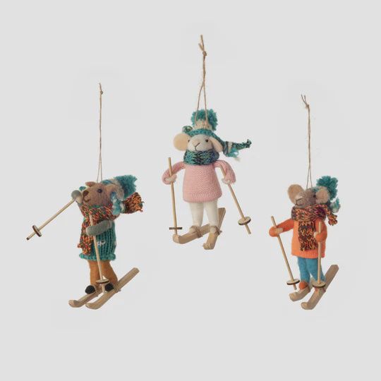 Ornament Mouse Skiing with knitted sweater