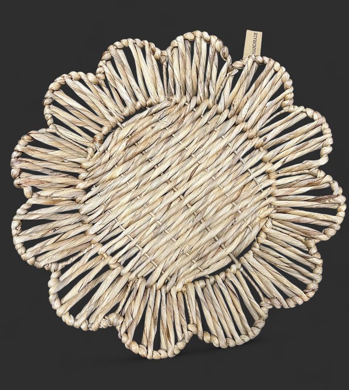 Flat Scalloped-Edge Basket