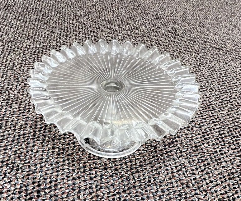 Ruffled Edge Glass Pastry Stand
