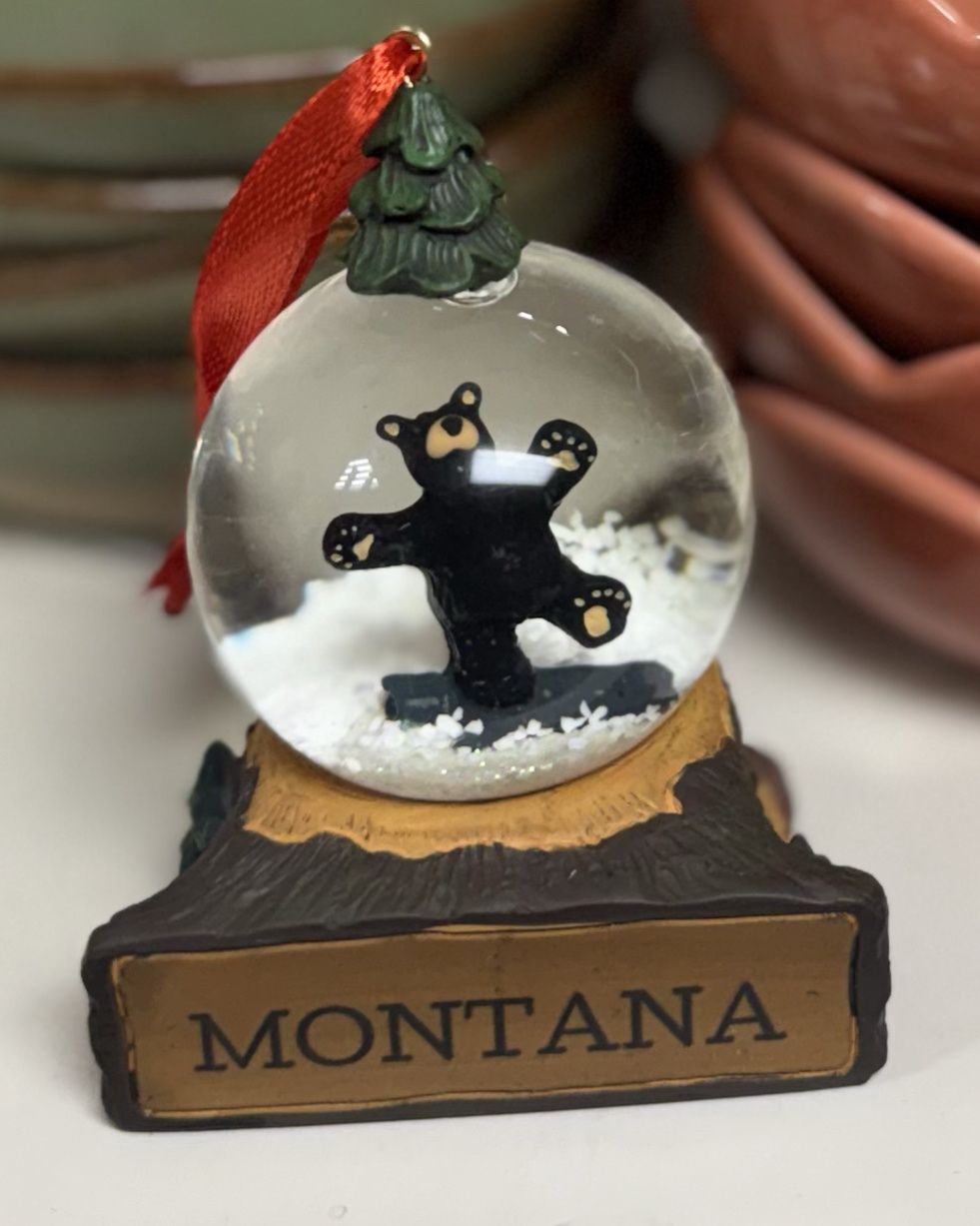 Montana Happy Bear Snowglobe