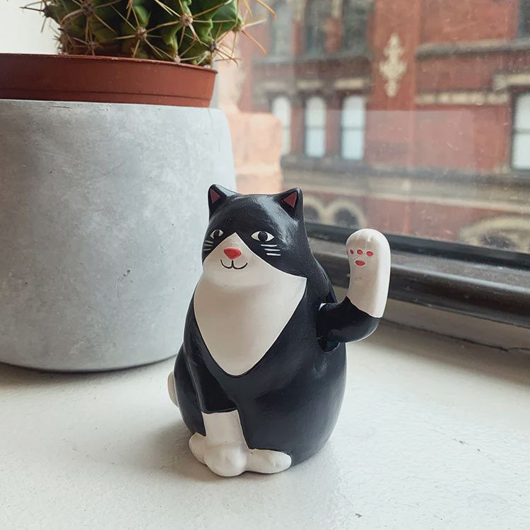 Soalr Waving Cat