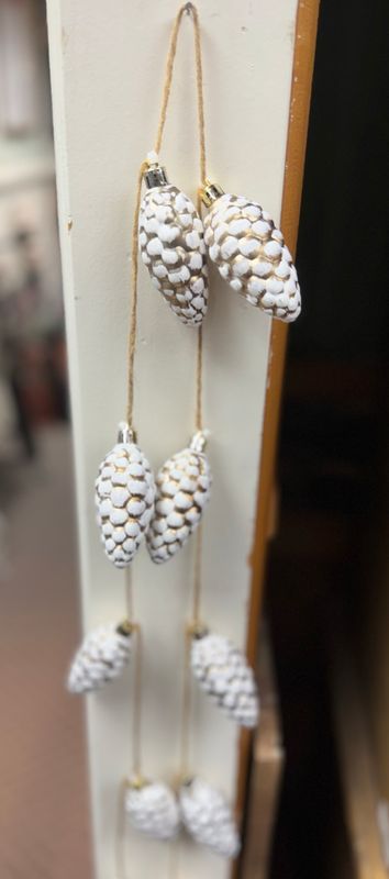 Holiday Pinecone Garland