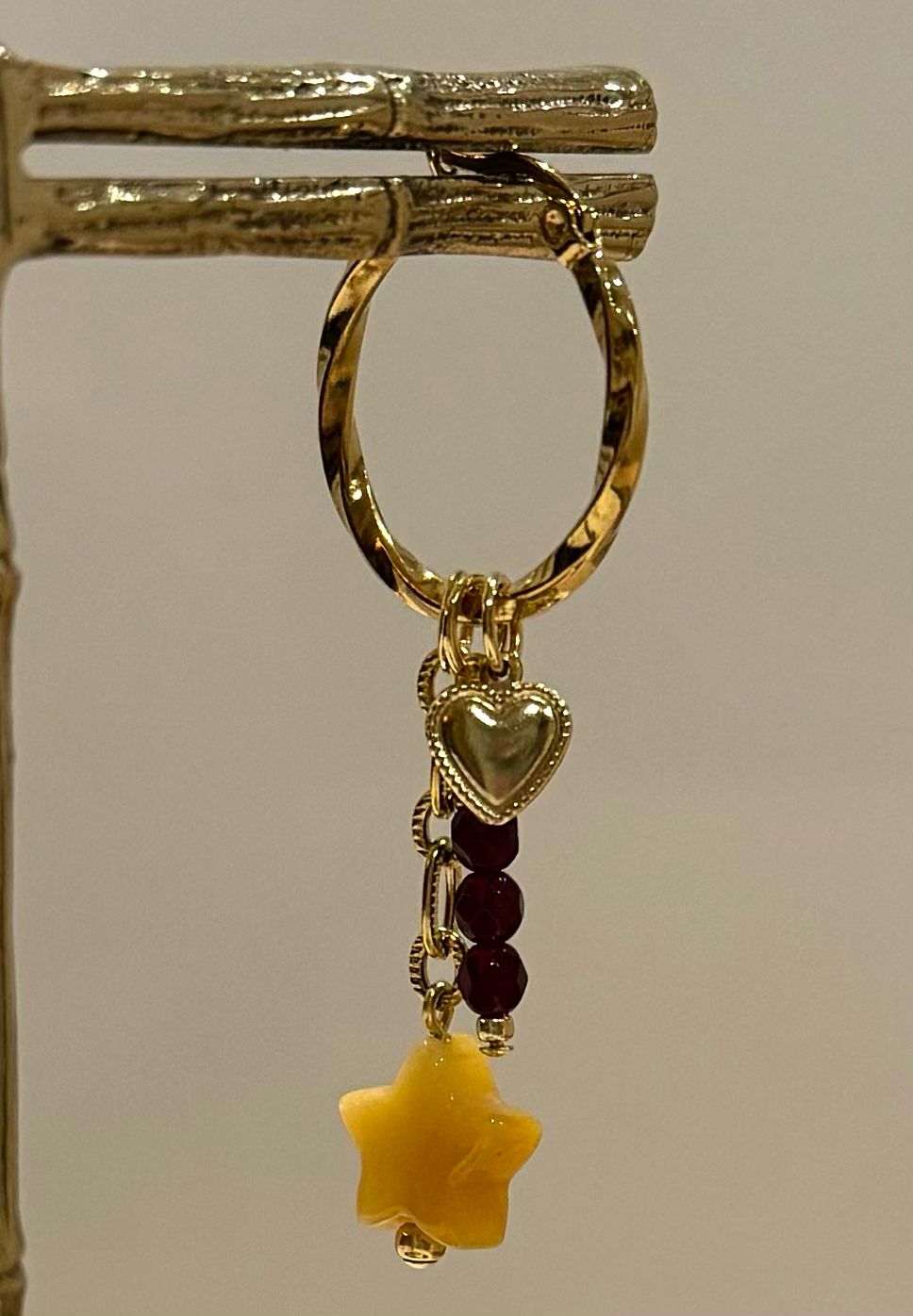 One piece oorbel star amber and burgundy stones