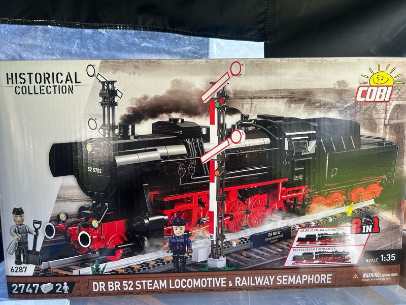 DR BR 52 Steam Locomotive & Railway Semaphore 