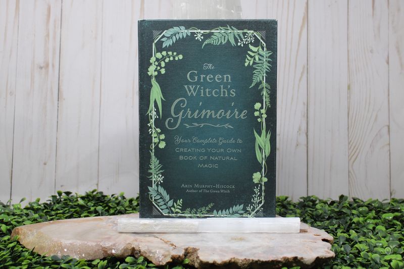 The Green Witch&#39;s Grimoire Book