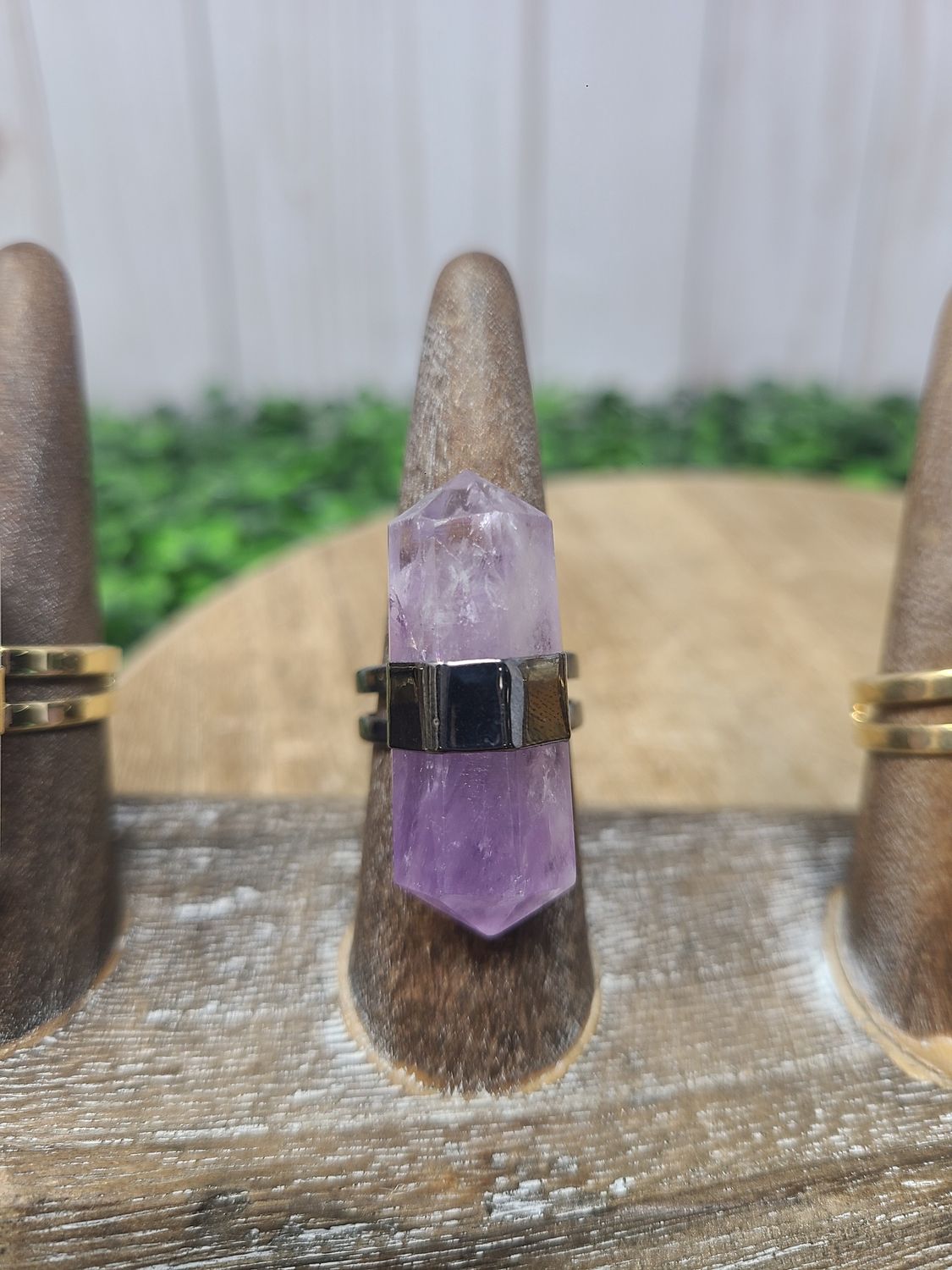 Crystal Point Ring - MC, Material: Silver, Crystal: Amethyst