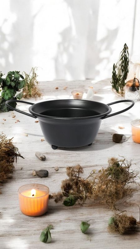 Metal Cauldron 8&quot; Plain