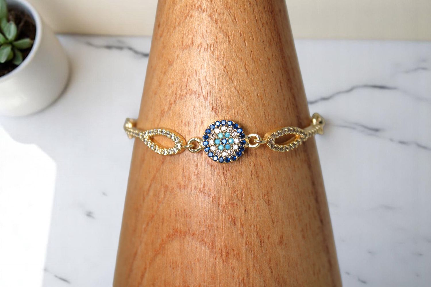 Evil Eye Gold Circle Eyelet Bracelet