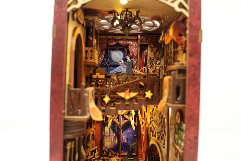 Book Nook: Flame Common Room
