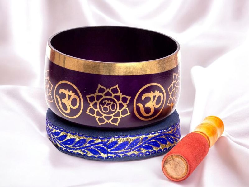 Brass Chakra Singing Bowl 5&quot; W/ Pillow