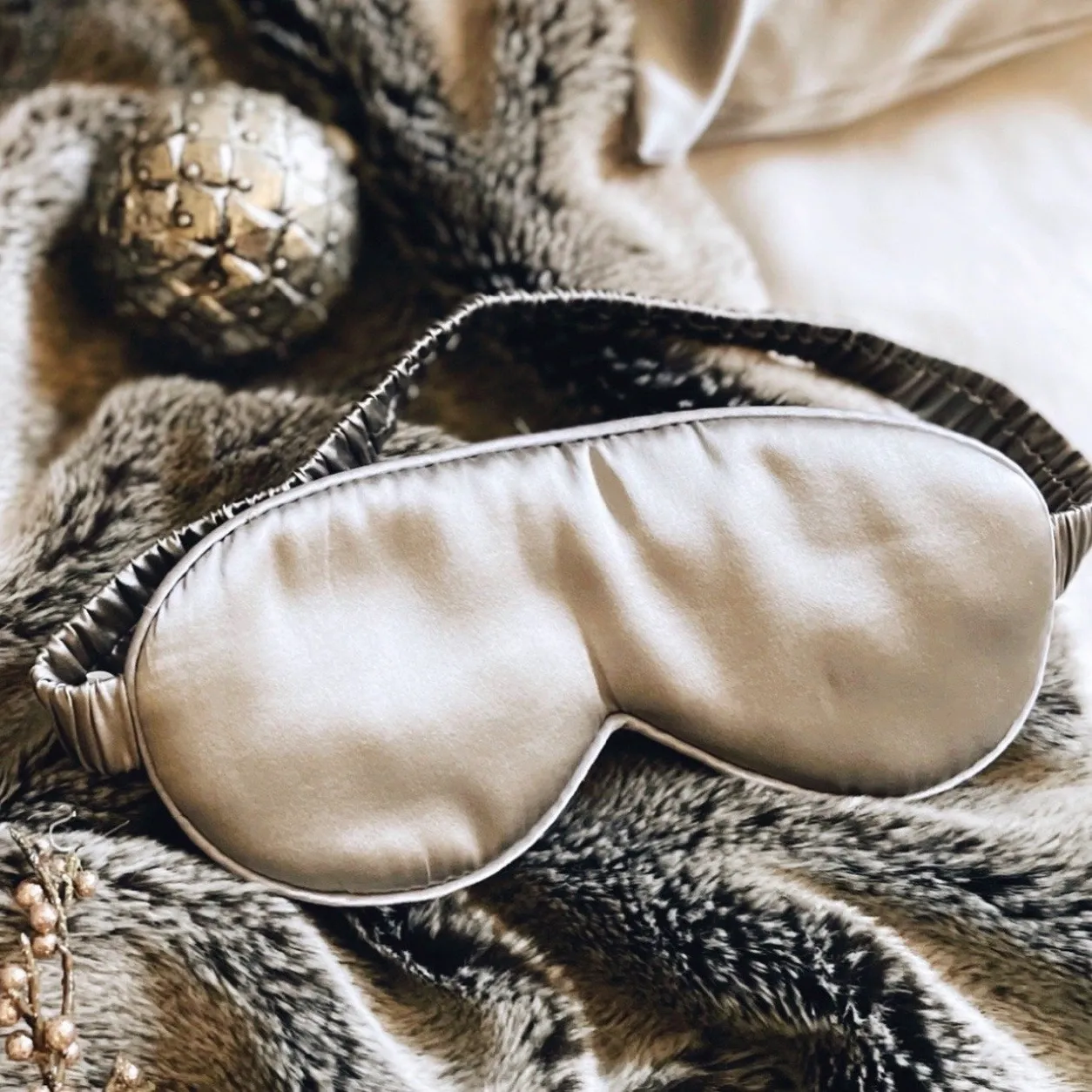 Oyster Pure Silk Eye Mask