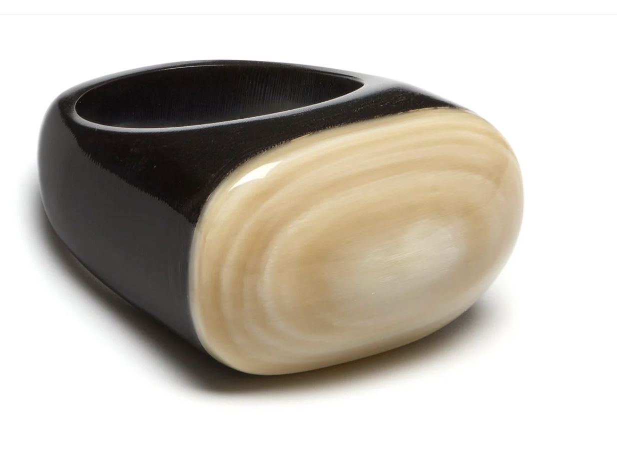 Natural Oval Horn Ring, Size: Medium, Colour: Black &amp; White