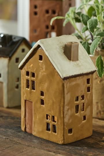 Brighton Rust Door Tealight House