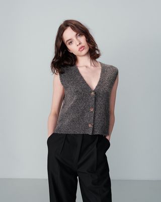 Nars Vest