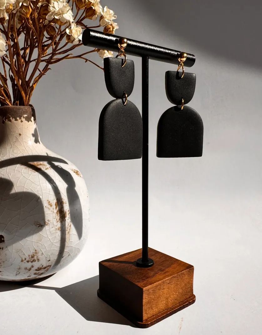 Annie Earrings, Colour: Black