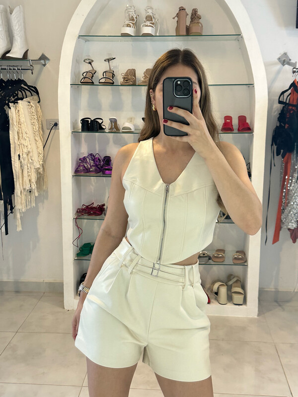 Traje vinipiel short & blusa Traje vinipiel short & blusa