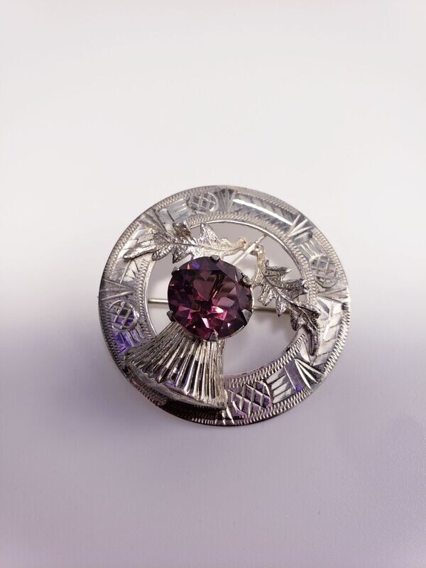 Scottish Celtic Amethyst Thistle Flower Sterling Silver vintage Brooch Pin
Estate. Scottish Celtic Amethyst Thistle Flower Sterling Silver vintage Brooch Pin
Estate.