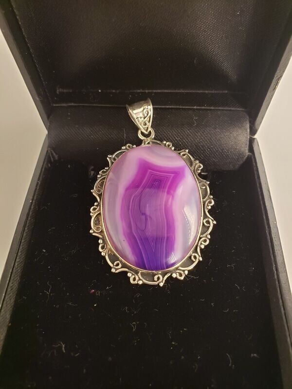 Vintage Hand Carved Sterling Silver Banded Agate Cabochon Oval Filigree Pendant