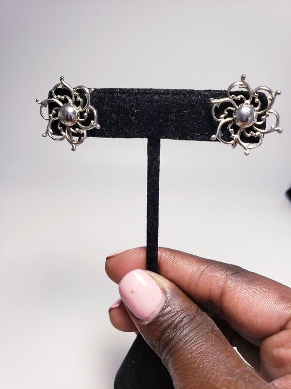 Sterling Silver 3D Floral Open Work Filigree Clip-on Earrings.