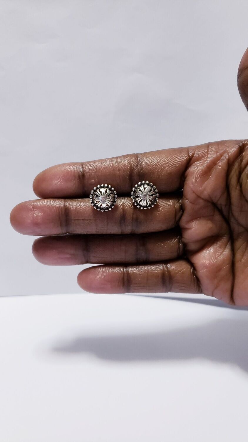 Vintage Sterling Silver Sand Dollar Button Style Earrings Vintage Sterling Silver Sand Dollar Button Style Earrings