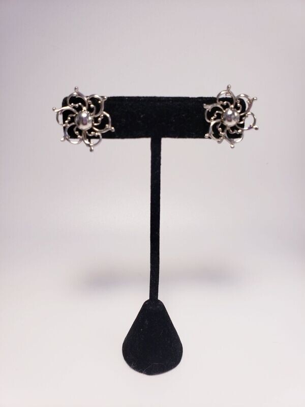 Sterling Silver 3D Floral Open Work Filigree Clip-on Earrings.