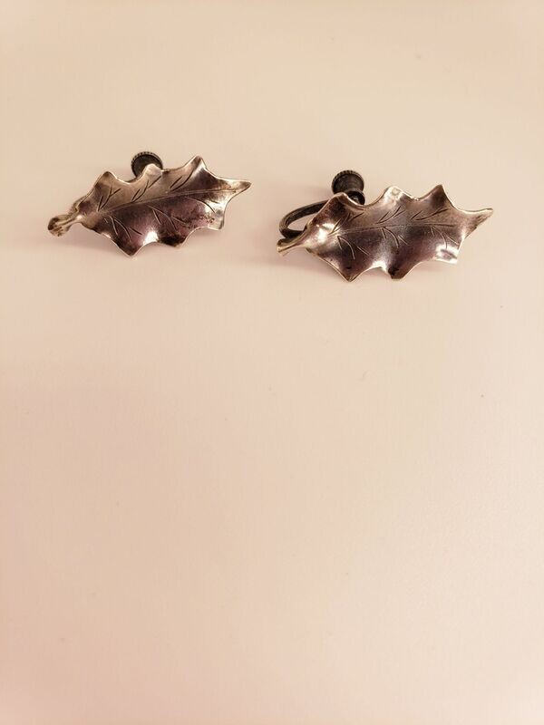 Estate Vintage Sterling Silver 3D Carved Mistletoe Leaf Clip On Earrings.