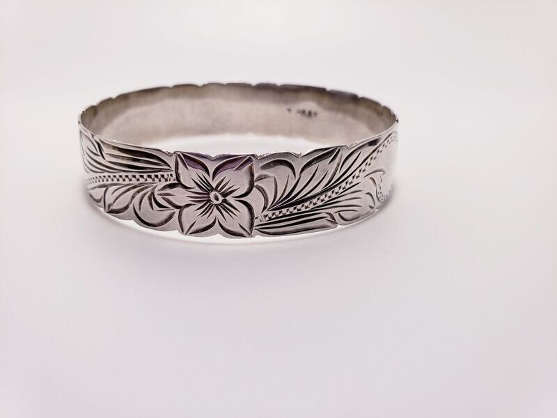 Vintage Hawaiian Style Sterling Silver Signed Hand Engraved Floral Hibiscus Bangle 9"