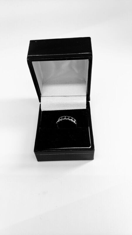 Vintage Sterling Silver Black Onyx Inlay 8 Heart Ring Signed OZ Size 4.75