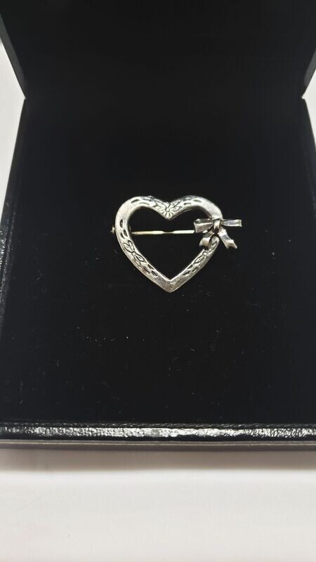 Vintage Victorian Hand Engraved Sterling Silver Open Heart Brooch/Pin