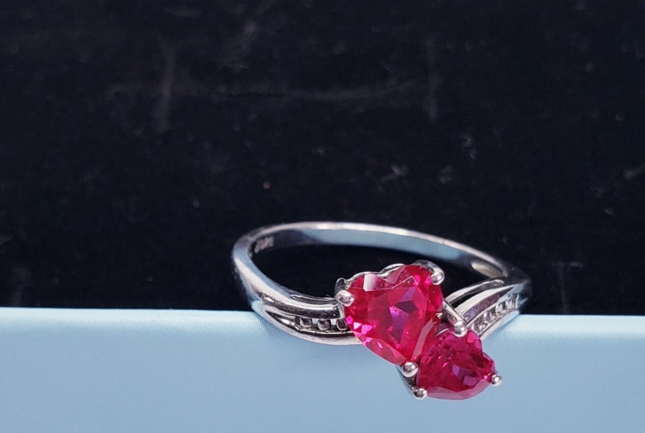 Vintage Engraved Sterling Silver Man Made Ruby Double Heart Ring Sz6
