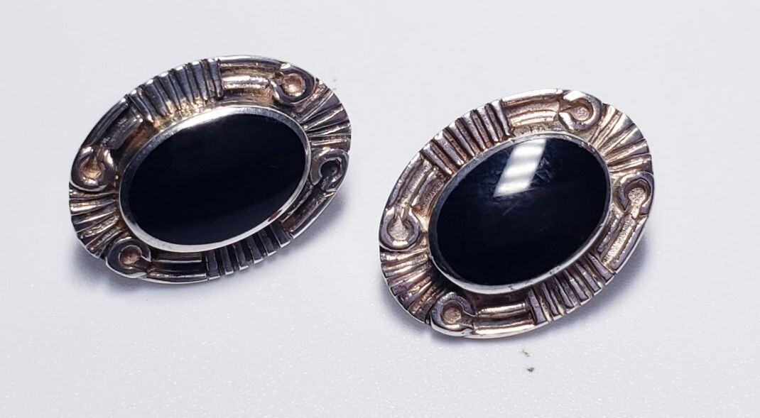 Vintage Sterling Silver Hand Engraved Oval Black Onyx Button Style Earrings