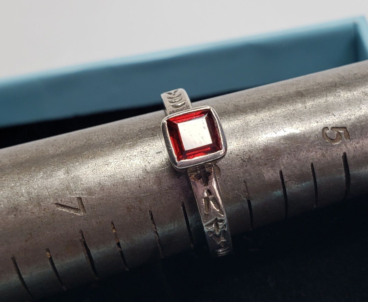 Vintage Engraved Sterling Silver Garnet Cabochon Ring Sz6