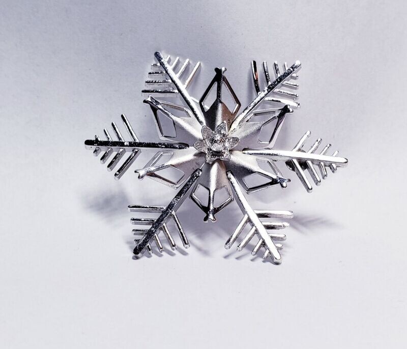 Vintage Sterling Silver Large Heavy Snowflake Brooch Pin
